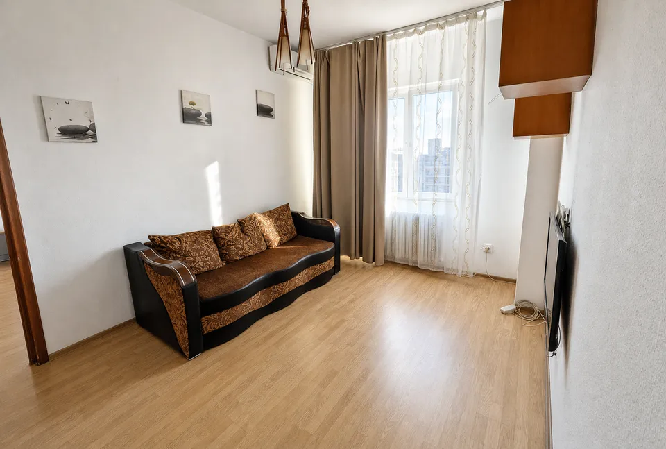 Apartament cu 2 camere la Piața Romană, 44 m², renovat