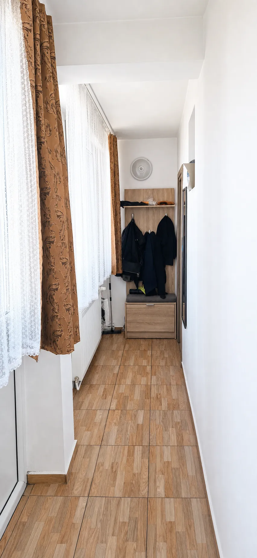 Fotografie – Apartament cu 3 camere decomandat în Tunari, 69 m², renovat, Tunari, aproape de parc și piață