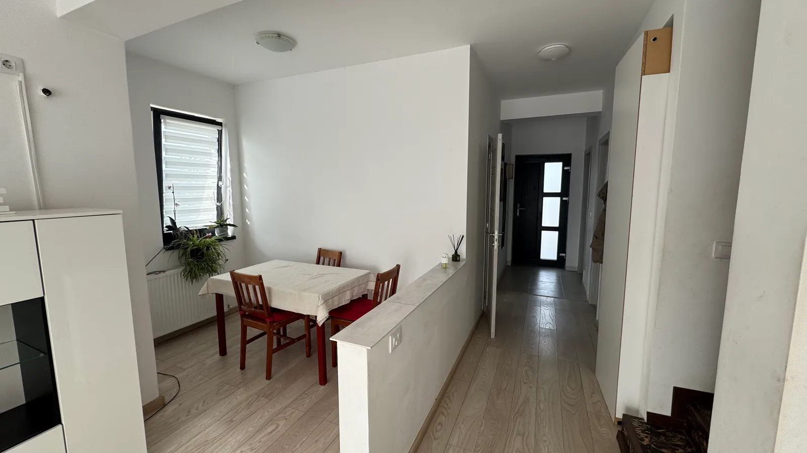 Fotografie 6 – Jumătate de duplex cu 3 camere în Otopeni, 120 m² și teren de 160 m², Otopeni