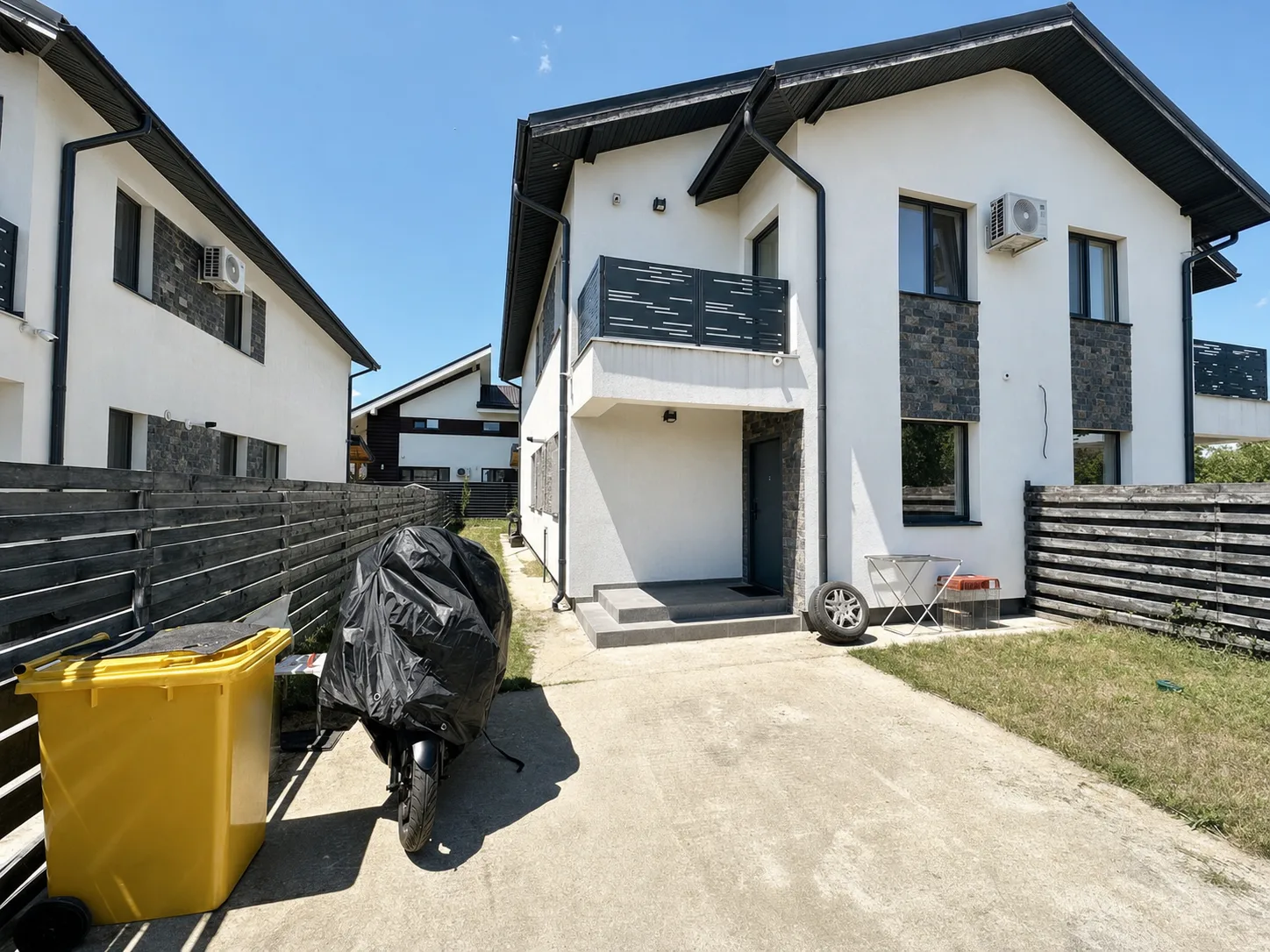 Fotografie – Jumătate de duplex cu 4 camere în Otopeni, zona Odăile, 126 m² și teren de 240 m², Odăile · Otopeni