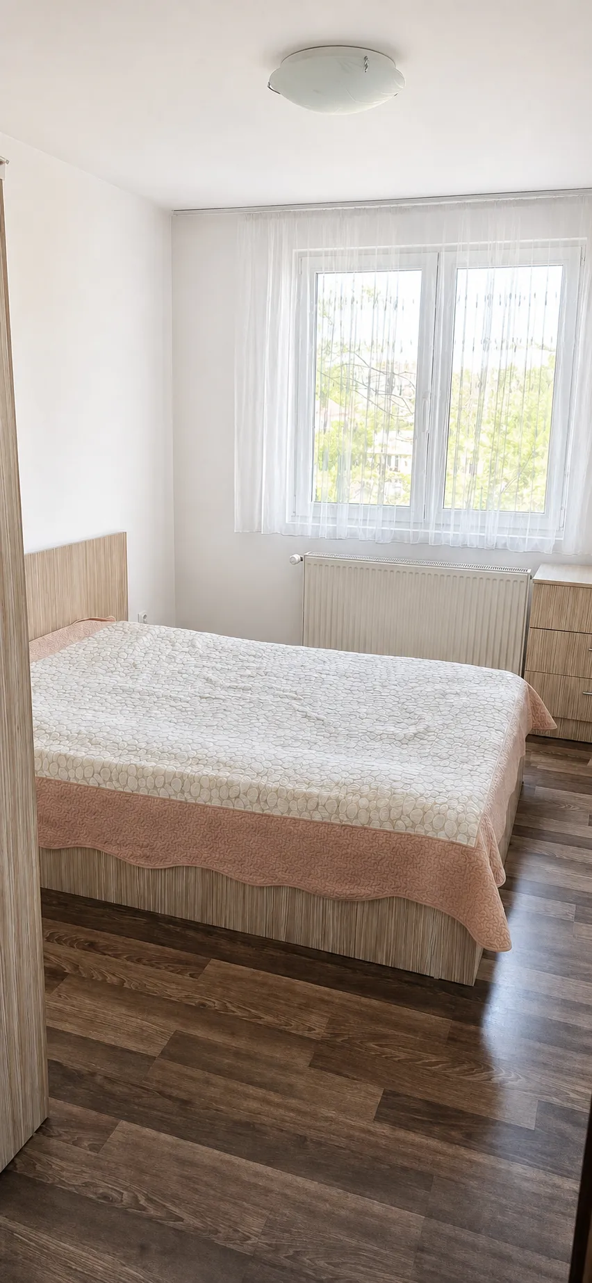 Fotografie – Apartament cu 3 camere decomandat în Tunari, 69 m², renovat, Tunari, aproape de parc și piață