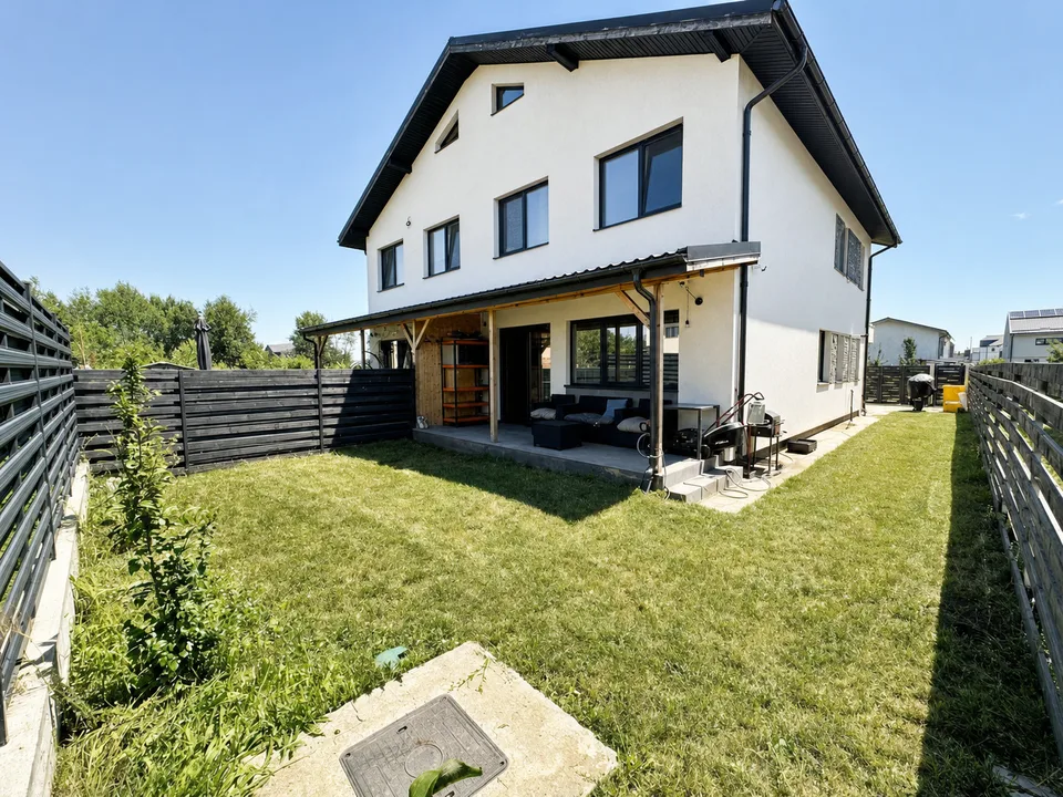 Jumătate de duplex cu 4 camere în Otopeni, zona Odăile, 126 m² și teren de 240 m²