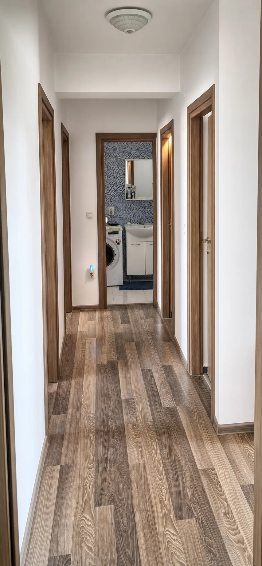 Fotografie – Apartament cu 3 camere decomandat în Tunari, 69 m², renovat, Tunari, aproape de parc și piață