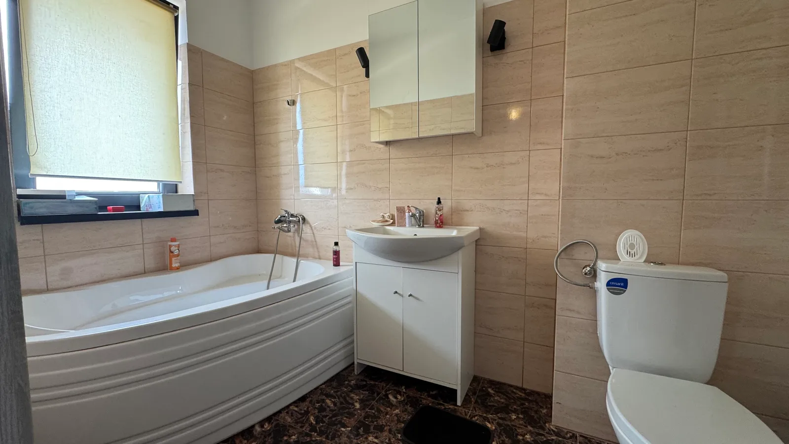 Fotografie 9 – Jumătate de duplex cu 3 camere în Otopeni, 120 m² și teren de 160 m², Otopeni