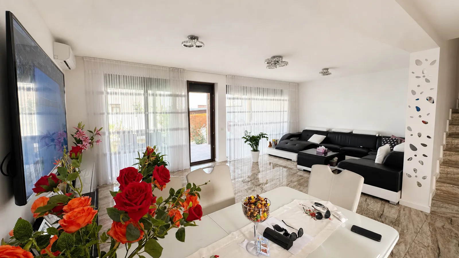 Fotografie – Casă P+1 cu 4 camere în Chitila, 170 m² construiți, teren de 304 m², din 2020, Chitila